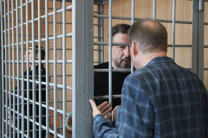 В 2024 году Олегу Лавричеву было предъявлено обвинение в мошенничестве и превышении полномочий