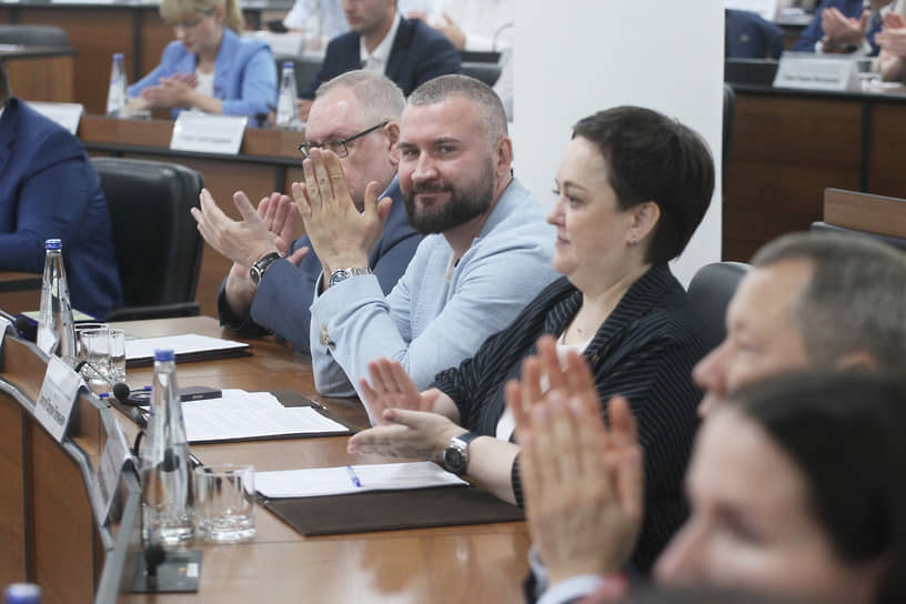 Депутаты Валерий Скакодуб и Мария Кузнецова