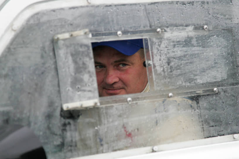 Боковое окошко гоночной машины