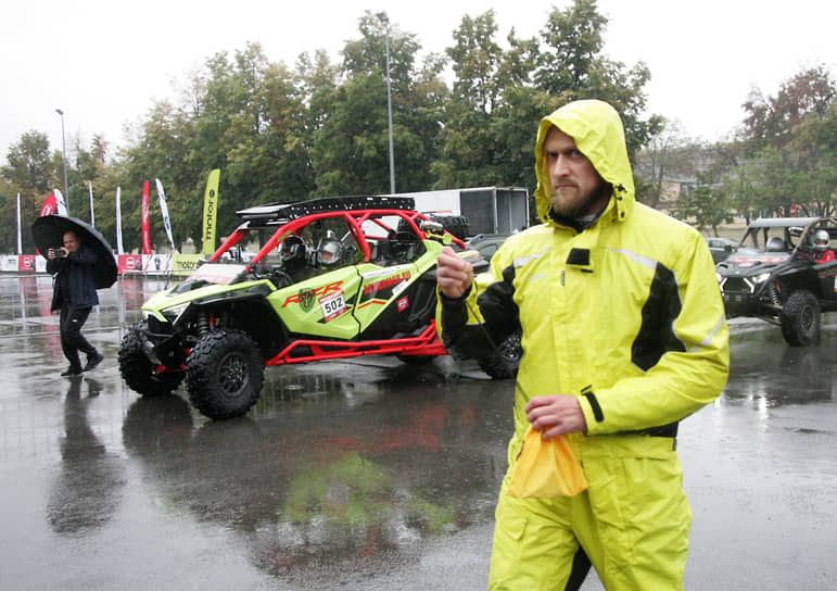 Выезд участников на трассу гонок