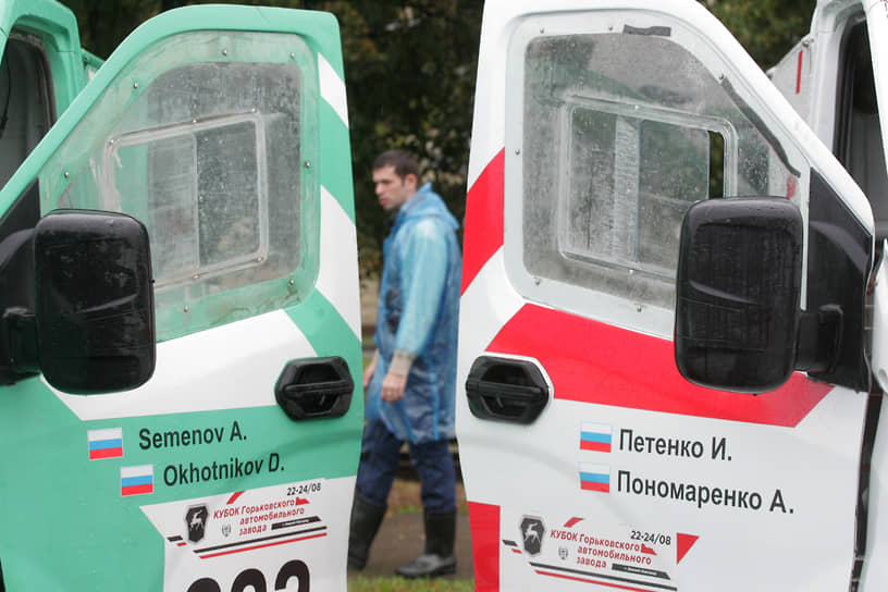 Фамилии экипажей на дверцах машин команды «ГАЗ»