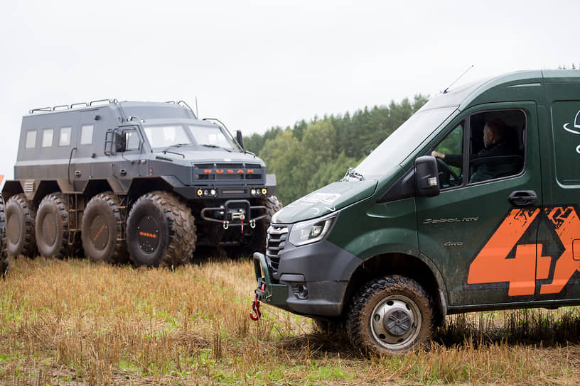 Вездеход «Русак-3994», разработанный в НГТУ, и автомобиль «ГАЗель 4х4»
