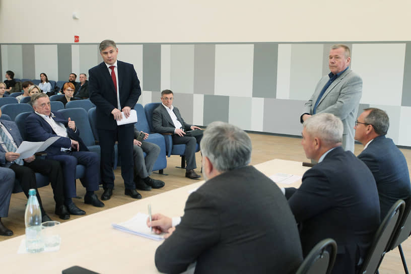 Май 2025 года. Выездное заседание комитета по градостроительству Законодательного собрания Нижегородской области. Министр строительства Нижегородской области Дмитрий Груничев отвечает на вопросы депутатов