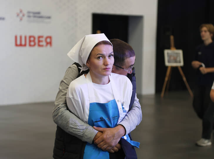 Участница Екатерина Петрова с группой поддержки