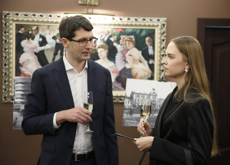 Посетители во время Welcome Drink Party