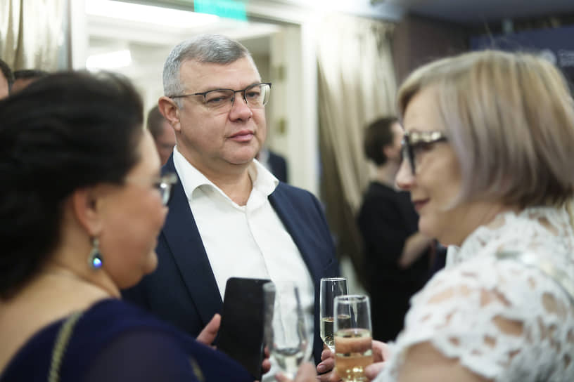 Директор по рекламе Ъ-Приволжье Елена Шустова, директор Приволжского регионального центра Kept Андрей Гричук и директор клиники «Аист» Татьяна Макарова