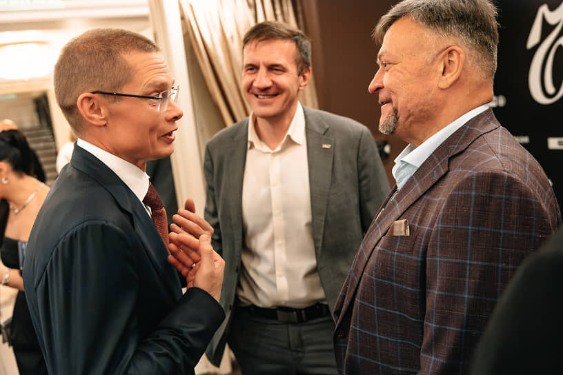 Управляющий нижегородского регионального отделения банка ВТБ Всеволод Евстигнеев, генеральный директор ПАО «Завод Красное Сормово» Сергей Ляшенко и предприниматель Владимир Буланов 