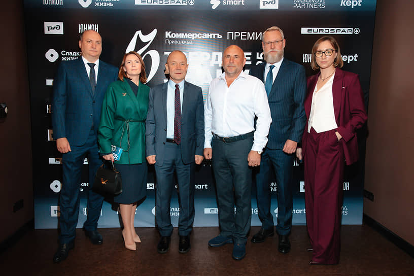 Фотосессия у баннера церемонии