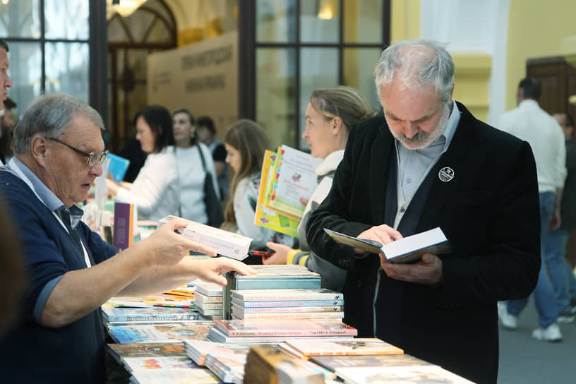 Работа книжной ярмарки