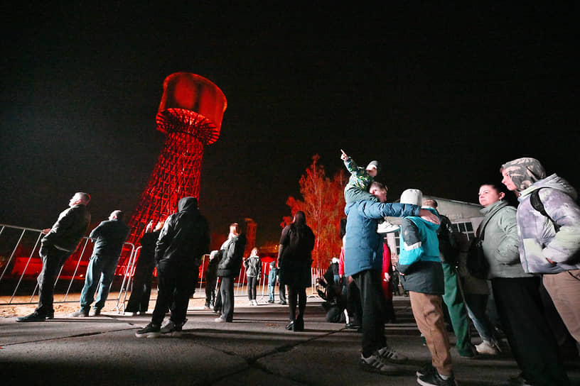 Жители Выксы во время церемонии открытия