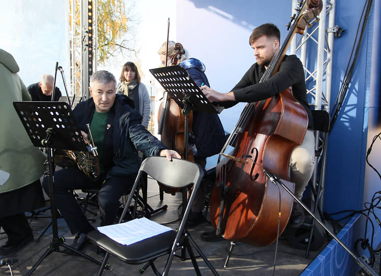 Симфонический оркестр готовится к выступлению на церемонии открытия