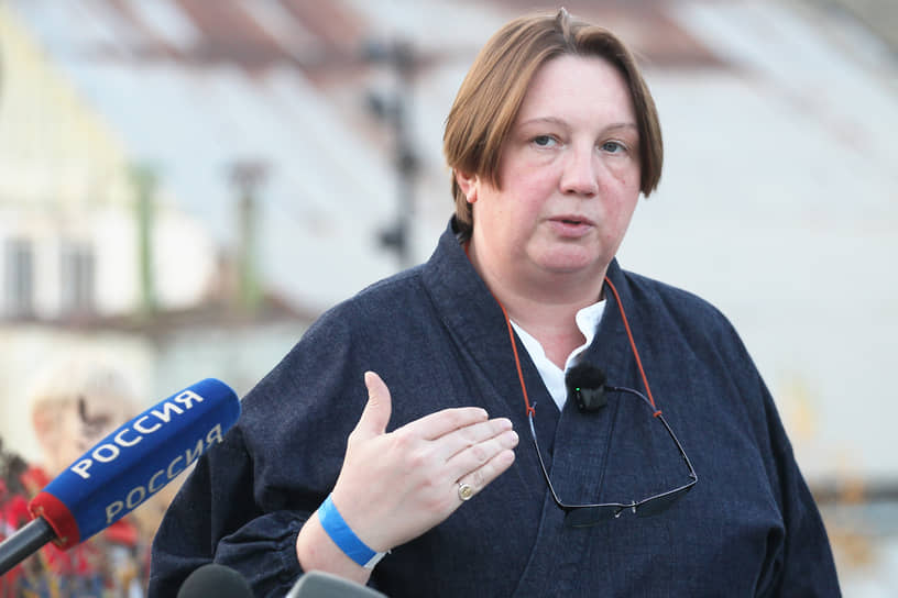 Искусствовед Елизавета Лихачева рассказывает журналистам о сложностях переноса Шуховской башни