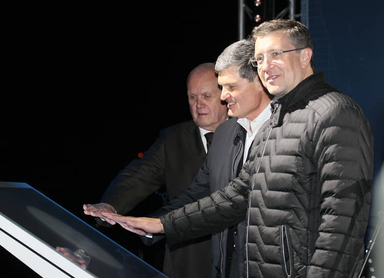 Запуск проекта «Кванториум» и открытие башни. На снимке слева направо: глава МСУ Выксы Владимир Кочетков, генеральный директор ОМК Анатолий Седых и губернатор Нижегородской области Глеб Никитин