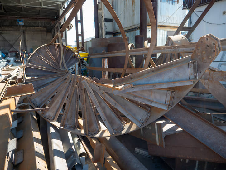 Фрагмент винтовой лестницы во время реставрации