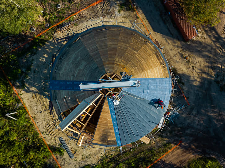 Монтаж крыши шатра бака башни