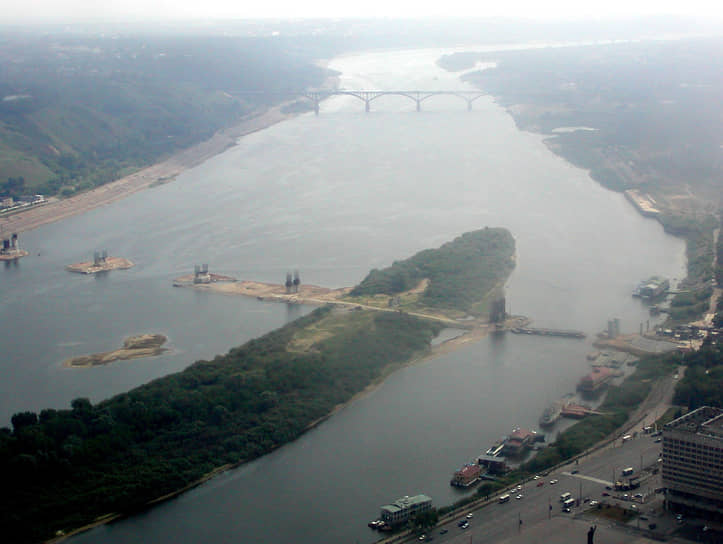 Июль 2002 года. Вид на строящийся метромост с самолета