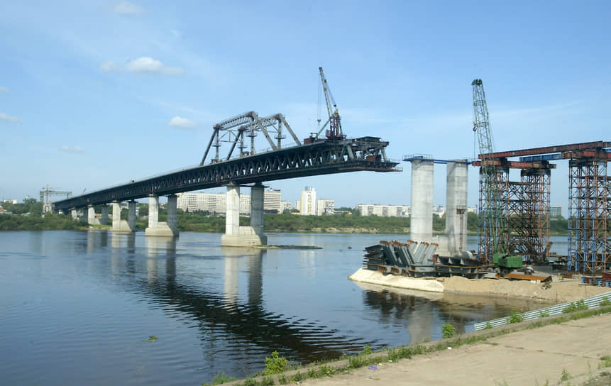 Август 2008 года. Строительство метромоста