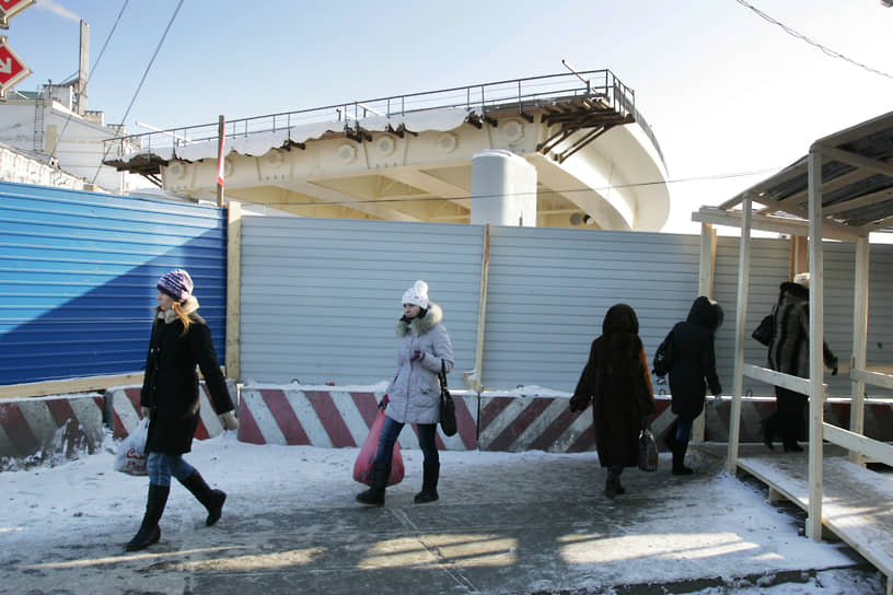 Февраль 2012 года. Строительство путепровода от Московского шоссе до метромоста