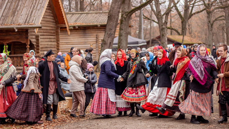 Фольклорно-этнографический ансамбль «Свети-Цвет» на Щелоковском хуторе