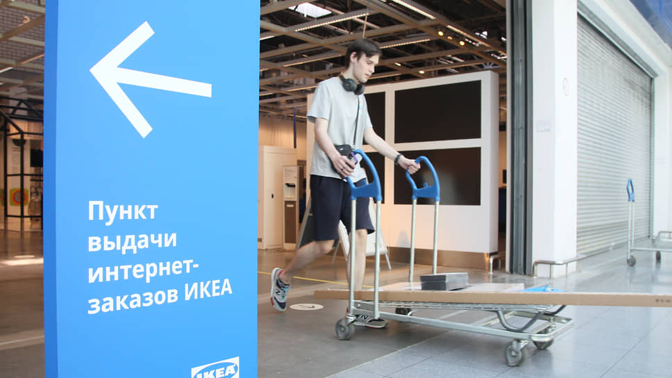 Август. После санкций в отношении России многие западные бренды закрыли магазины в стране, в том числе шведская IKEA