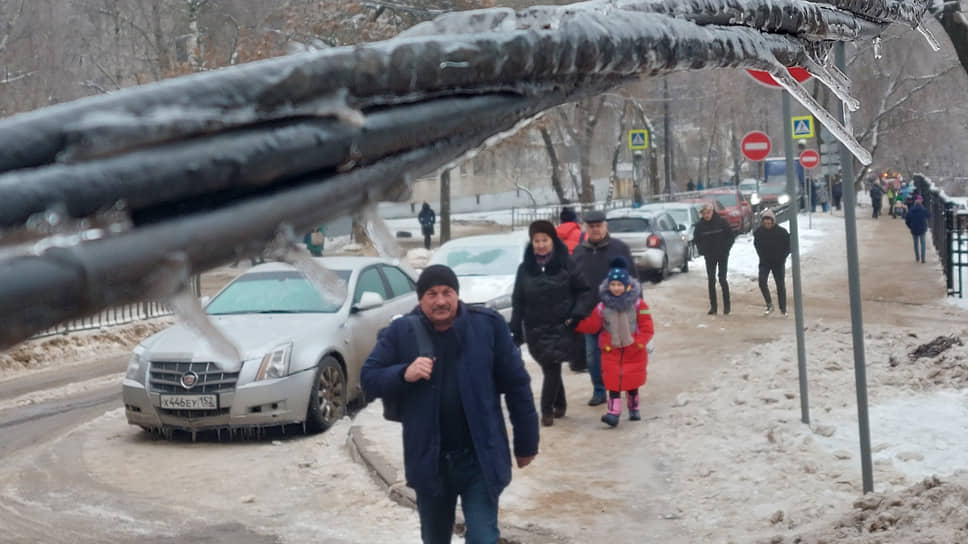 Ноябрь. Последствия ледяного дождя — самого мощного и разрушительного за десятилетие