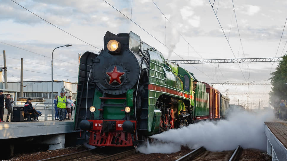 Ретропоезд Горьковской железной дороги с легендарным локомотивом П-36
