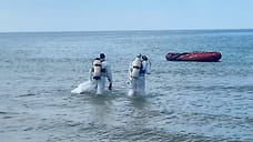 В Анапе водолазы собрали 71 мешок мазута за сутки