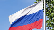 На пляже Новороссийска устроили стриптиз на фоне флага России