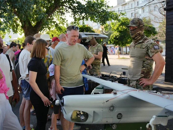 Зрители наблюдали захватывающее военно-историческое представление с элементами театрализованного боя