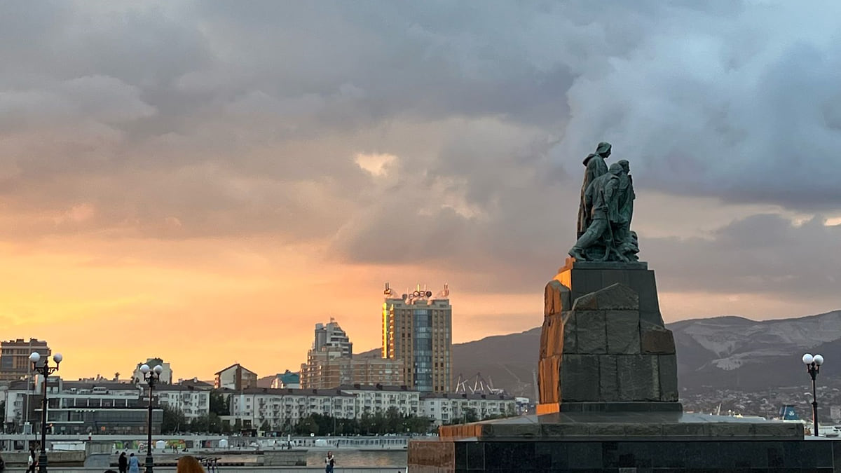 Новороссийск атаковали с воздуха и моря