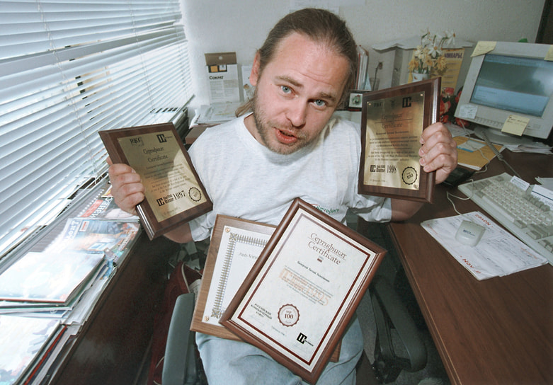 «Русские программисты — по-прежнему лучшие в мире, а русские хакеры — самые страшные в мире. Притом часто они выпускники одних и тех же заведений».Будущий предприниматель родился в Новороссийске, в семье инженера-конструктора и историка-архивиста. После переезда семейства в подмосковный Долгопрудный, поступил в школу N3 имени Гастелло, а после победы в математической олимпиаде, перевелся в специализированную математическую школу-интернат имени Колмогорова при МГУ