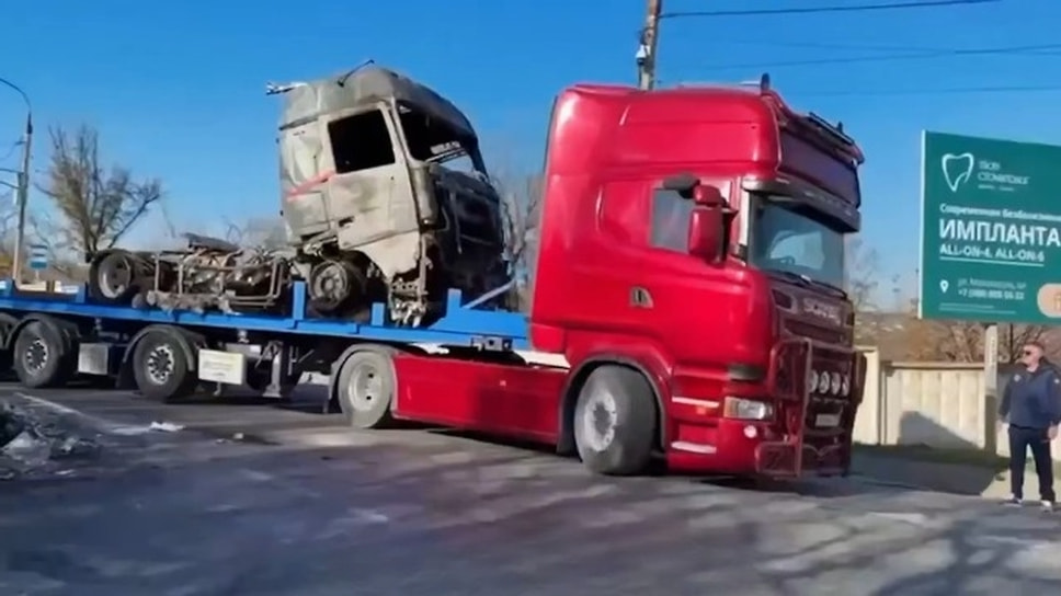 В селе Борисовка выполнена погрузка поврежденного грузового автомобиля, дорожное полотно свободно