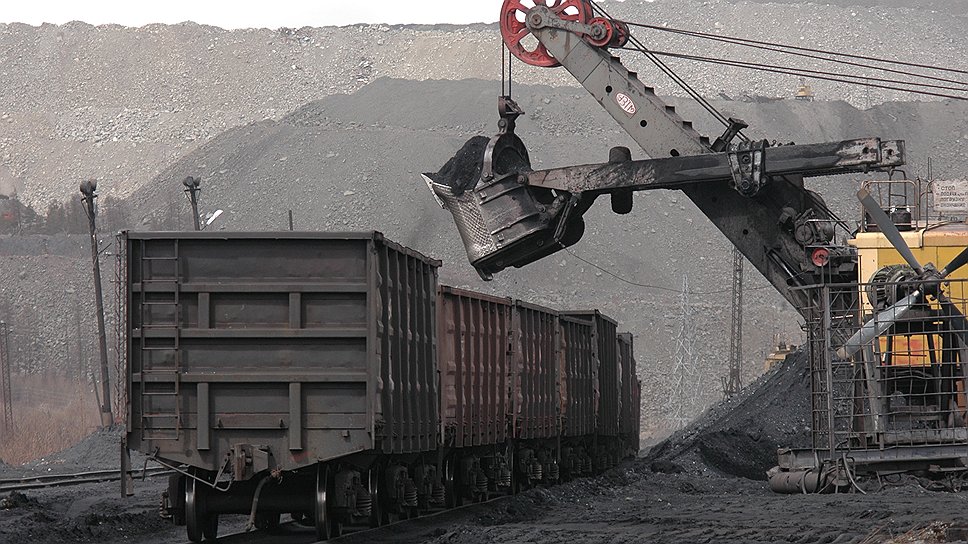 Антимонопольная служба хочет разобраться в схеме, по которой вывозить уголь из Кузбасса сейчас разрешено лишь узкому кругу крупных транспортных компаний