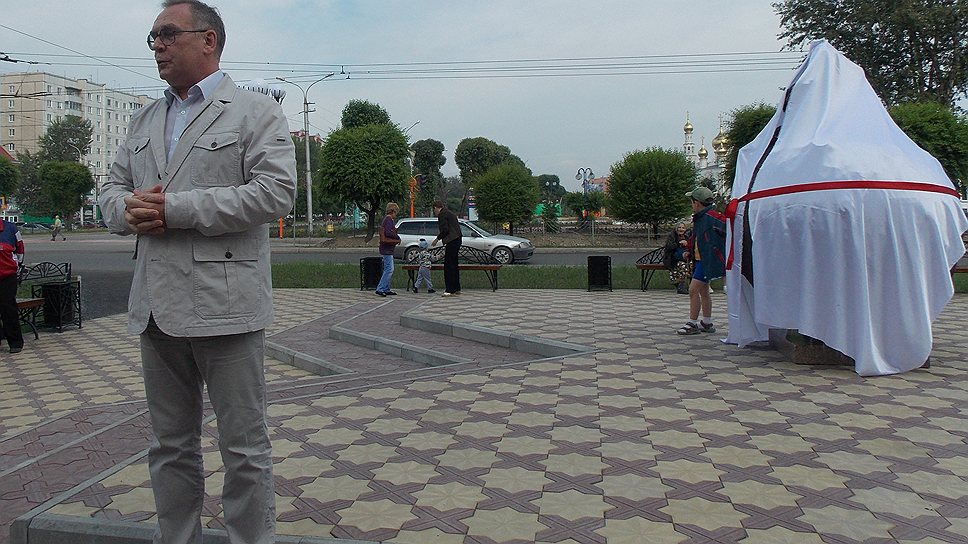 Конкуренты действующего мэра Абакана Николая Булакина (на фото) считают, что он дистанцировался от «Единой Рос­cии», чтобы не снижать свои результаты на выборах главы города