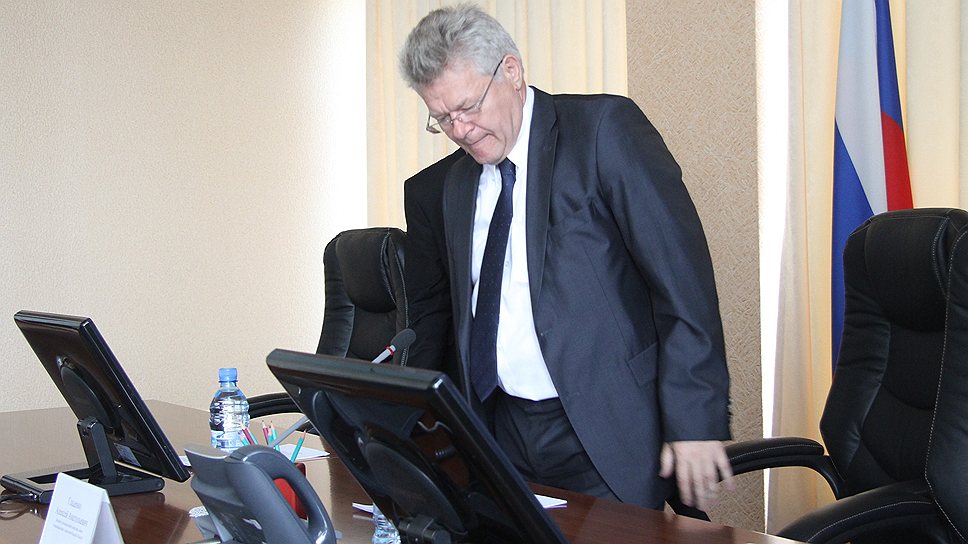 В ходе реорганизации омского правительства Алексей Гладенко лишится кресла министра промышленности