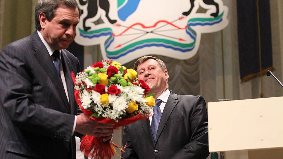 Отказ мэра-коммуниста Анатолия Локотя (справа) от губернаторских амбиций значительно облегчит избирательную кампании врио главы Новосибирской области Владимиру Городецкому (слева)