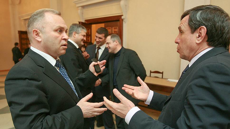 Новосибирский губернатор Владимир Городецкий берет в команду проверенные им кадры — первым заместителем главы регионального правительства стал Владимир Знатков (слева)