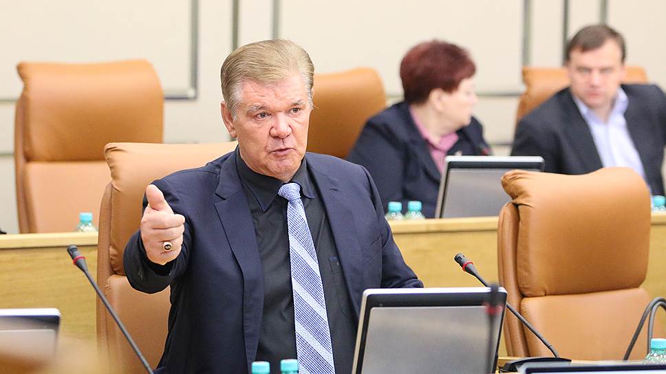 Депутат Владимир Егоров так и не смог прояснить, 
по какому принципу конкурсная комиссия будет выставлять баллы кандидатам на пост мэра Красноярска