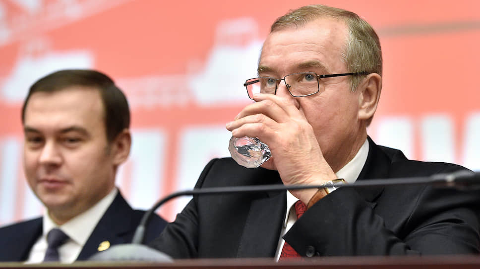 Губернатор Иркутской области, первый секретарь Иркутского горкома КПРФ Сергей Левченко (справа) 