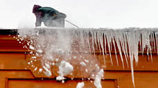 Мэр Новосибирска заявил о «безответственности коммунальщиков» , допустивших падение снега с крыш на людей