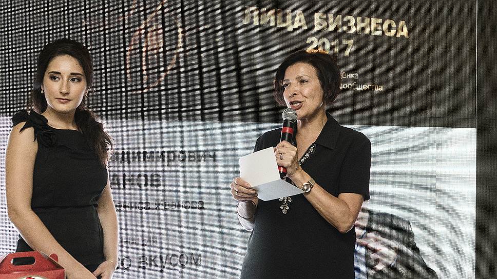 Справа: Марина Кокоулина, директор по розничному бизнесу филиала «Новосибирский» АО Альфа-Банка