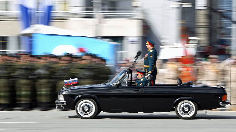 Парад на площади Ленина в Новосибирске