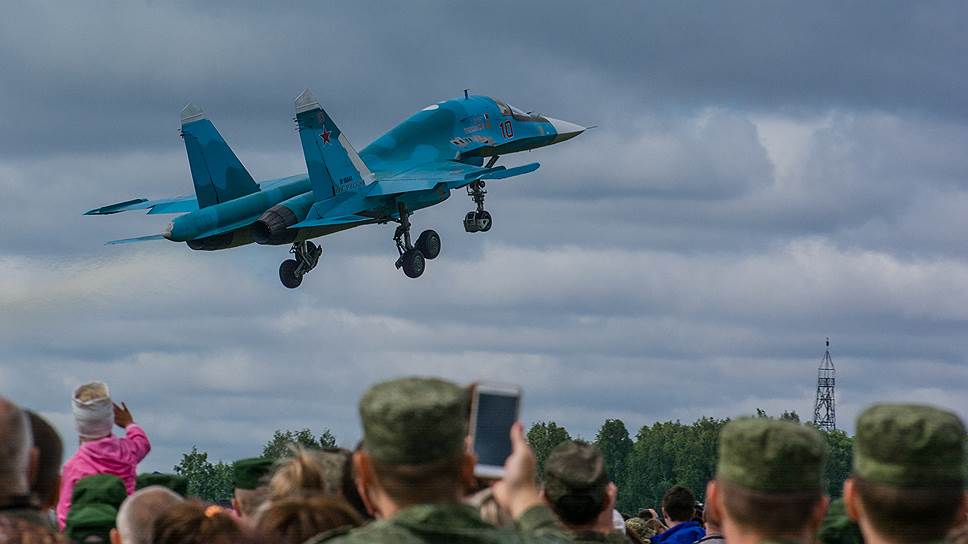 Небо над аэродромом было пасмурным