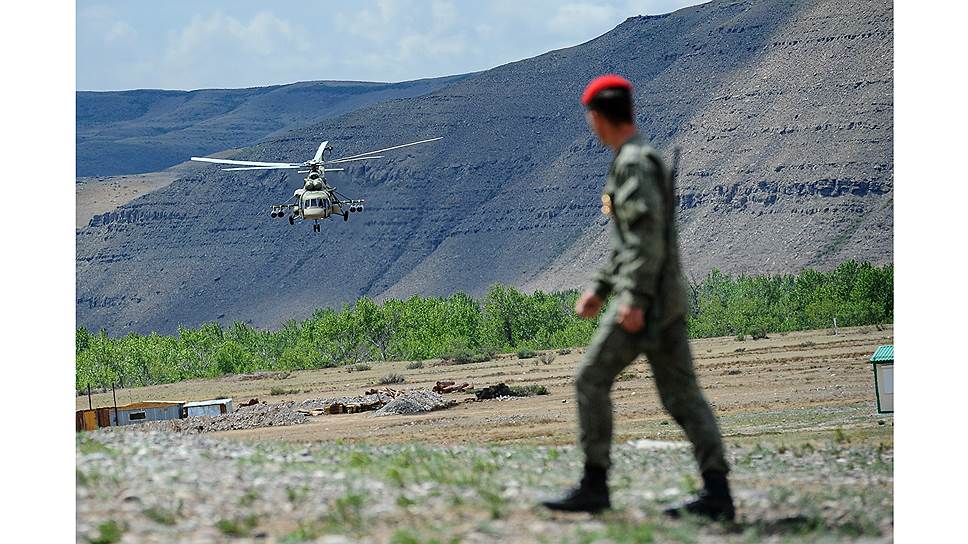 В учениях была задействована авиация, мотострелки, снайперы, автомобили «Тигр» и «Тайфун», а также вьючная рота на лошадях