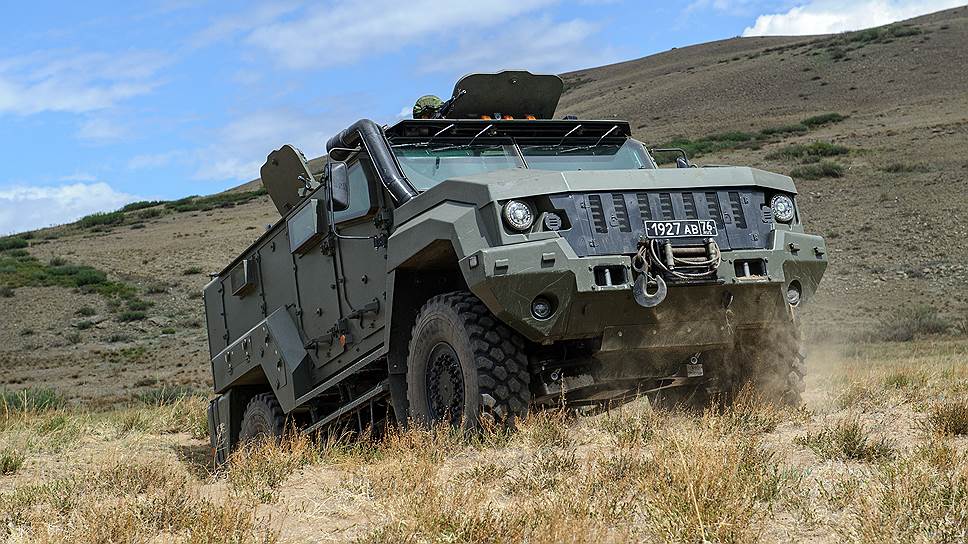 Военнослужащим подразделений горного соединения нужно было оборудовать огневые позиции и занимать оборону