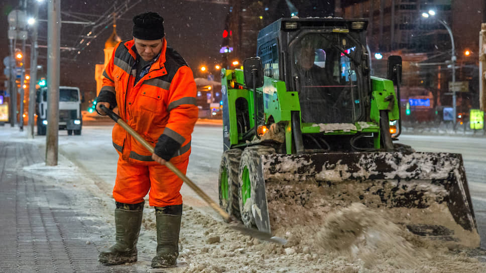 Уборка снега в Новосибирске