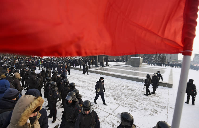 Митинг в поддержку политика Алексея Навального площади Ленина в Новосибирске