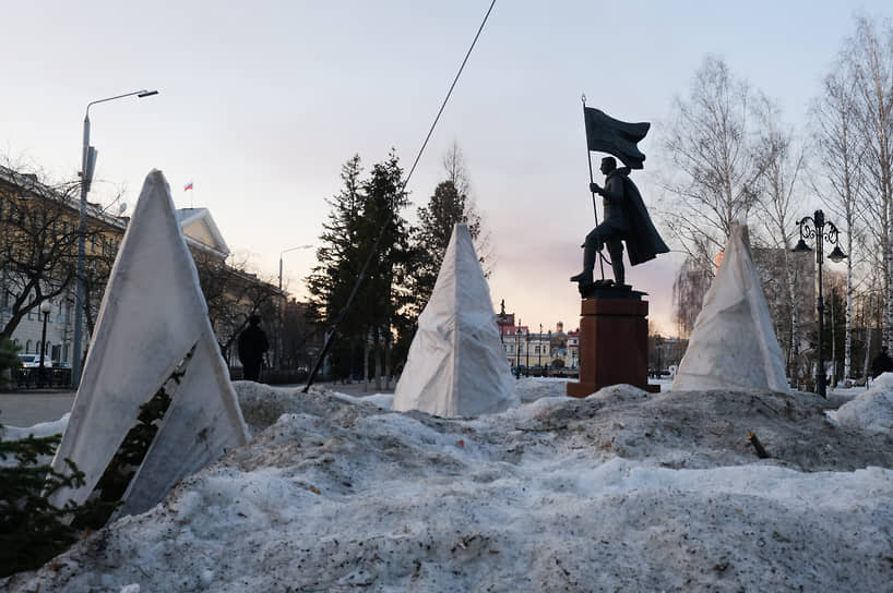 Виды Новособорной площади, Томск