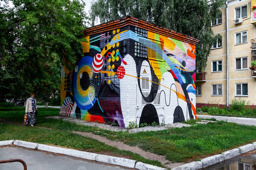 Стрит-фестиваль «Графит науки» в новосибирском Академгородке. На фото: граффити «Молекулярно-лучевая эпитаксия», автор Света Соловьева