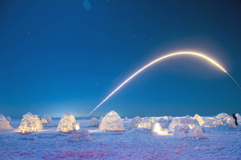 Ледяные дома, построенные участниками фестиваля Иглу-2022 &quot;Город эскимосов&quot; на льду Новосибирского водохранилища 